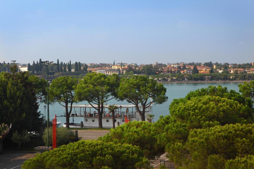 Hotel Ristorante Al Fiore Peschiera del Garda Exterior photo